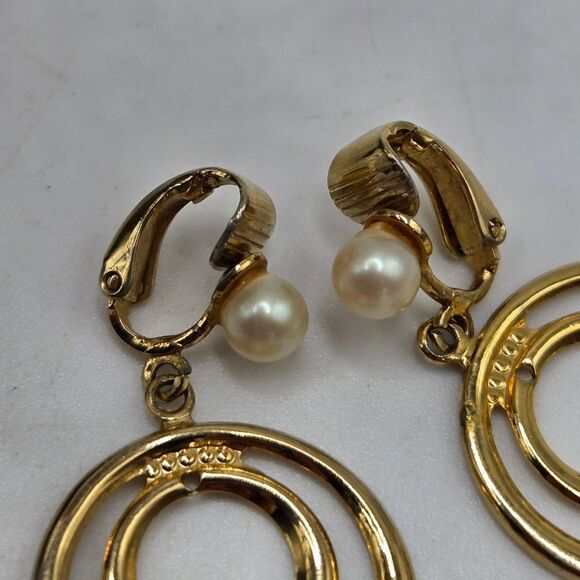 "5/$25" Vintage Goldtone Faux Pearl Layered Circle Clip On Non Pierced Earrings - Picture 3 of 5